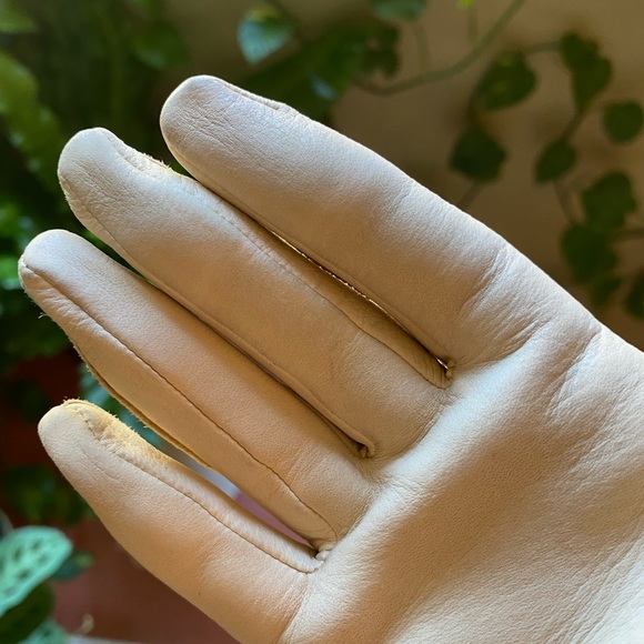 SOLD 🚫 Vintage 1970s Deer Skin Gloves | Gorgeous! | Ladies 7 - Picture 7 of 10